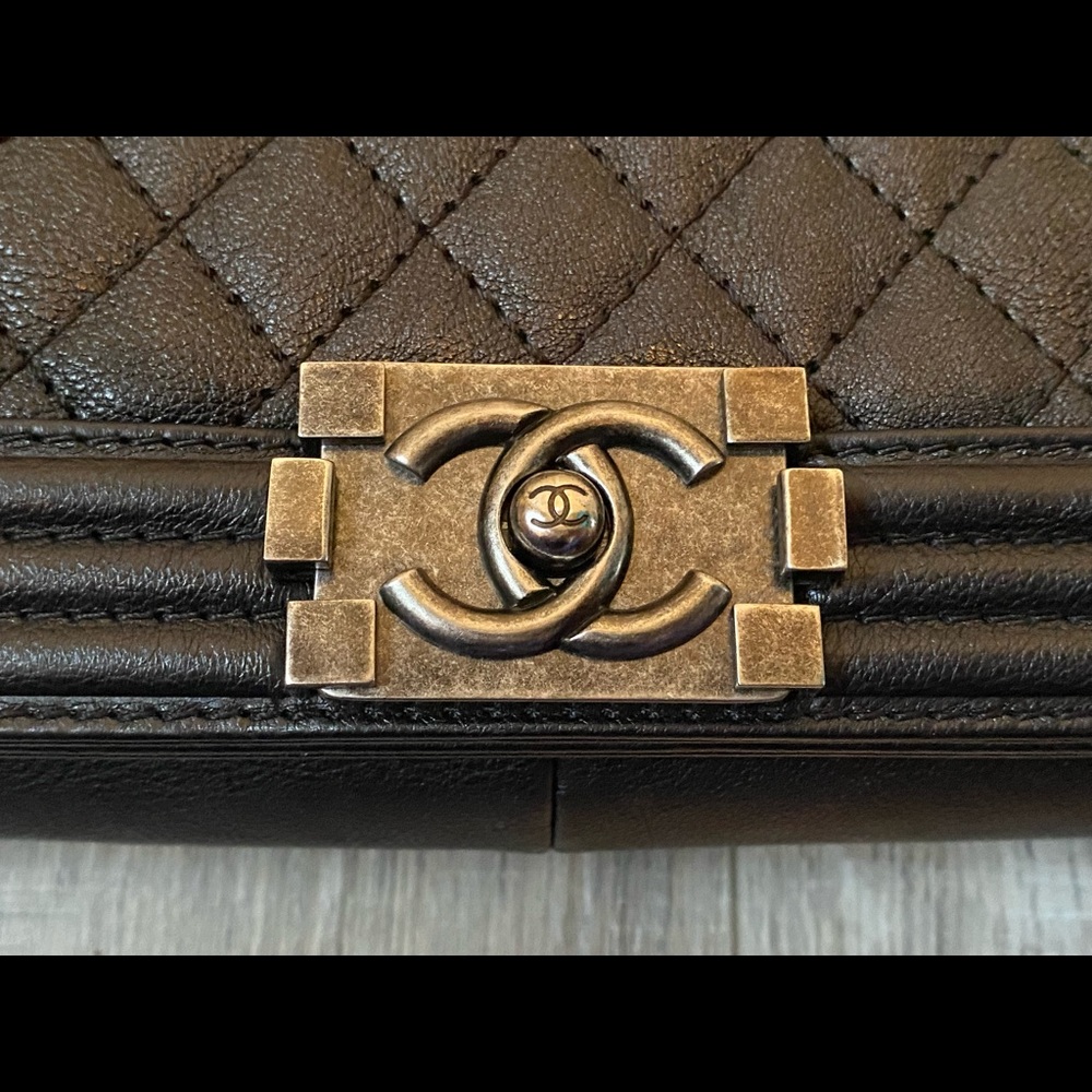 Chanel Jumbo Le Boy in Caviar Leather - Picture 9 of 12
